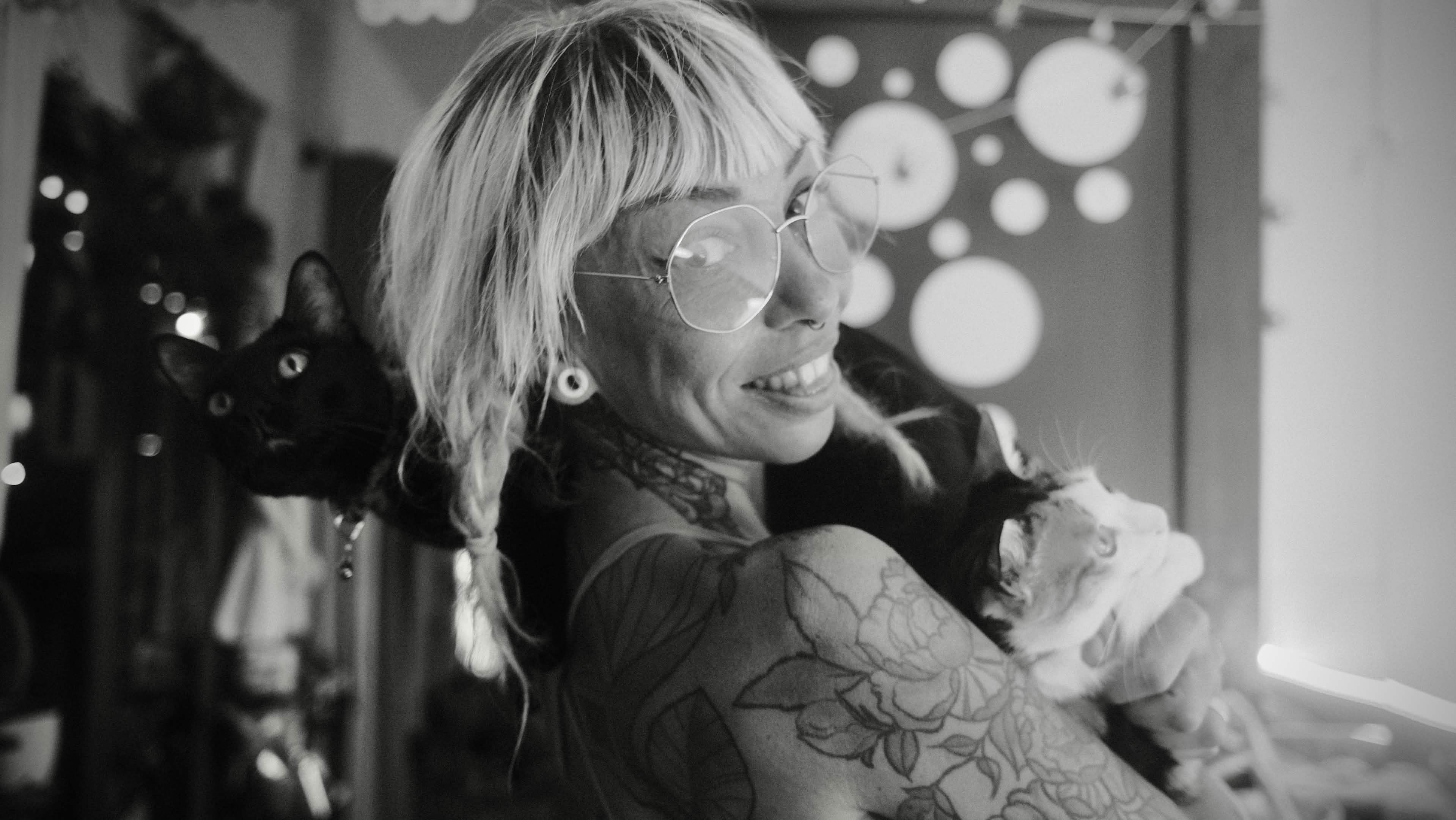 Photo of my wife Anikó 👱🏼‍♀️ and our two cats Gizi (Calico cat) and Laci (Black cat).
